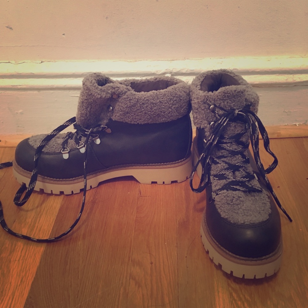 Snow boots